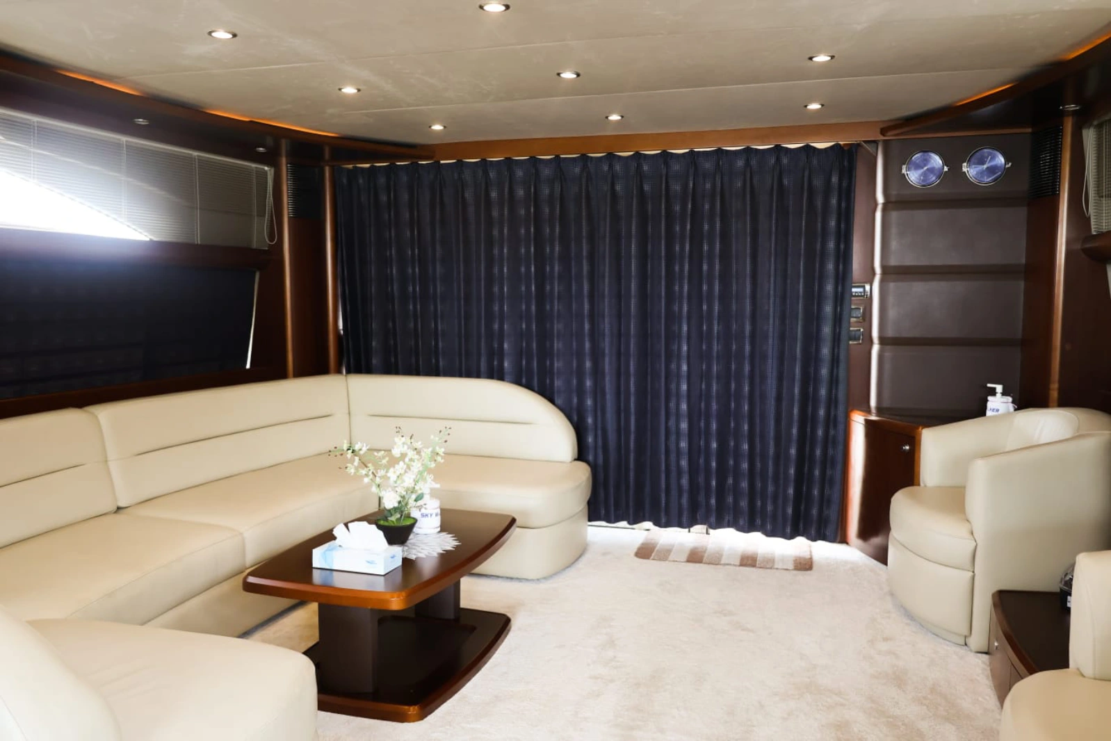 Oasis 72Ft Yacht dubai2